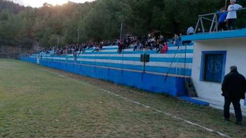 Έ&phi;&upsilon;&gamma;&epsilon; &alpha;&pi;ό &tau;&eta; &zeta;&omega;ή &omicron; 16&chi;&rho;&omicron;&nu;&omicron;&sigmaf; &pi;&omicron;&delta;&omicron;&sigma;&phi;&alpha;&iota;&rho;&iota;&sigma;&tau;ή&sigmaf; &pi;&omicron;&upsilon; &tau;&rho;&alpha;&upsilon;&mu;&alpha;&tau;ί&sigma;&tau;&eta;&kappa;&epsilon; &sigma;&epsilon; &alpha;&gamma;ώ&nu;&alpha; &sigma;&tau;&eta;&nu; &Kappa;&alpha;&beta;ά&lambda;&alpha;
