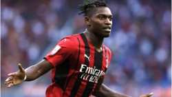 &Omicron; &Lambda;&epsilon;ά&omicron; &tau;&eta;&sigmaf; &Mu;ί&lambda;&alpha;&nu; &upsilon;&pi;&epsilon;&rho;&alpha;&sigma;&pi;ί&zeta;&epsilon;&tau;&alpha;&iota; &tau;&omicron;&nu; &Lambda;&omicron;&upsilon;&kappa;ά&kappa;&omicron;&upsilon;: &laquo;Έ&xi;&omega; &omicron; &rho;&alpha;&tau;&sigma;&iota;&sigma;&mu;ό&sigmaf; &alpha;&pi;ό &tau;&omicron; &pi;&omicron;&delta;ό&sigma;&phi;&alpha;&iota;&rho;&omicron;&raquo;