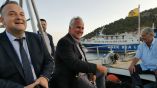 &Pi;ά&nu;&omega; &alpha;&pi;ό 11 &epsilon;&kappa;&alpha;&tau;&omicron;&mu;&mu;ύ&rho;&iota;&alpha; &epsilon;&upsilon;&rho;ώ &sigma;&tau;&omicron;&upsilon;&sigmaf; &lambda;&omicron;&gamma;&alpha;&rho;&iota;&alpha;&sigma;&mu;&omicron;ύ&sigmaf; &tau;&omega;&nu; &pi;&alpha;&rho;ά&kappa;&tau;&iota;&omega;&nu; &alpha;&lambda;&iota;έ&omega;&nu; &mu;&epsilon; &alpha;&pi;ό&phi;&alpha;&sigma;&eta; &tau;&omicron;&upsilon; &Upsilon;&pi;&Alpha;&Alpha;&Tau;, &Mu;. &Beta;&omicron;&rho;ί&delta;&eta;