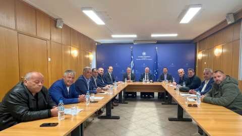 &Delta;&iota;&omicron;&nu;ύ&sigma;&eta;&sigmaf; &Sigma;&tau;&alpha;&mu;&epsilon;&nu;ί&tau;&eta;&sigmaf;: &laquo;&Mu;&epsilon; &sigma;&chi;έ&delta;&iota;&omicron; &kappa;&alpha;&iota; &mu;&epsilon;&theta;&omicron;&delta;&iota;&kappa;ό&tau;&eta;&tau;&alpha; &eta; &alpha;&nu;&tau;&iota;&mu;&epsilon;&tau;ώ&pi;&iota;&sigma;&eta; &tau;&omega;&nu; &sigma;&upsilon;&nu;&epsilon;&pi;&epsilon;&iota;ώ&nu; &tau;&omicron;&upsilon; &pi;&alpha;&gamma;&epsilon;&tau;&omicron;ύ&raquo;
