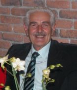 &lsquo;Έ&phi;&upsilon;&gamma;&epsilon;&rsquo; &alpha;&pi;ό &tau;&eta; &zeta;&omega;ή &omicron; &Delta;&rho; &Kappa;ώ&sigma;&tau;&alpha;&sigmaf; &Tau;&sigma;&iota;&pi;&omicron;&upsilon;&rho;ί&delta;&eta;&sigmaf;, έ&nu;&alpha;&sigmaf; ά&nu;&theta;&rho;&omega;&pi;&omicron;&sigmaf; &pi;&alpha;&rho;ά&delta;&epsilon;&iota;&gamma;&mu;&alpha; &sigma;&upsilon;&nu;έ&pi;&epsilon;&iota;&alpha;&sigmaf;, &tau;&iota;&mu;&iota;ό&tau;&eta;&tau;&alpha;&sigmaf; &kappa;&alpha;&iota; &pi;&rho;&omicron;&sigma;&phi;&omicron;&rho;ά&sigmaf; &sigma;&tau;&eta;&nu; &epsilon;&phi;&alpha;&rho;&mu;&omicron;&sigma;&mu;έ&nu;&eta; έ&rho;&epsilon;&upsilon;&nu;&alpha; &gamma;&iota;&alpha; &tau;&eta; &delta;&epsilon;&nu;&delta;&rho;&omicron;&kappa;&omicron;&mu;ί&alpha;