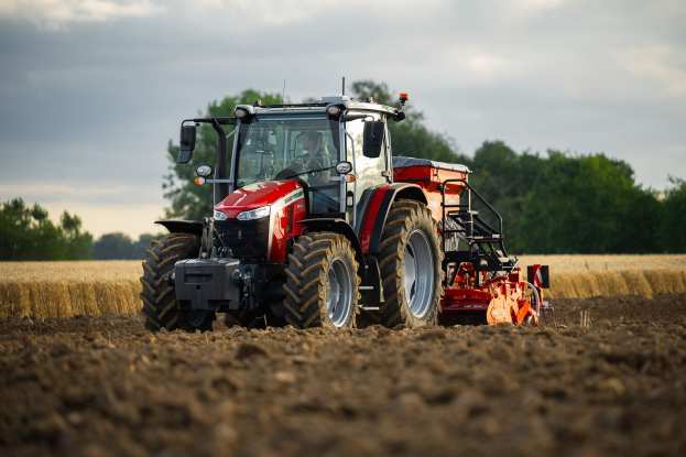 &Eta; Massey Ferguson &pi;&alpha;&rho;&omicron;&upsilon;&sigma;&iota;ά&zeta;&epsilon;&iota; έ&xi;&iota; &mu;&omicron;&nu;&tau;έ&lambda;&alpha; &alpha;&pi;ό 95hp έ&omega;&sigmaf; 145hp &sigma;&tau;&eta; &nu;έ&alpha; &sigma;&epsilon;&iota;&rho;ά MF 5M