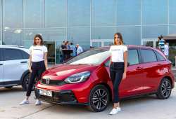 T&alpha; &nu;έ&alpha; Honda Jazz e:HEV &amp; Jazz Crosstar &Pi;&alpha;&rho;&omicron;&upsilon;&sigma;&iota;ά&sigma;&tau;&eta;&kappa;&alpha;&nu; &Epsilon;&pi;ί&sigma;&eta;&mu;&alpha; &sigma;&tau;&eta;&nu; &Epsilon;&lambda;&lambda;ά&delta;&alpha;