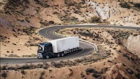 &Tau;&omicron; &nu;έ&omicron; Volvo FH16: &Pi;&epsilon;&rho;&iota;&sigma;&sigma;ό&tau;&epsilon;&rho;&eta; &delta;ύ&nu;&alpha;&mu;&eta; - &lambda;&iota;&gamma;ό&tau;&epsilon;&rho;&alpha; &kappa;&alpha;ύ&sigma;&iota;&mu;&alpha;