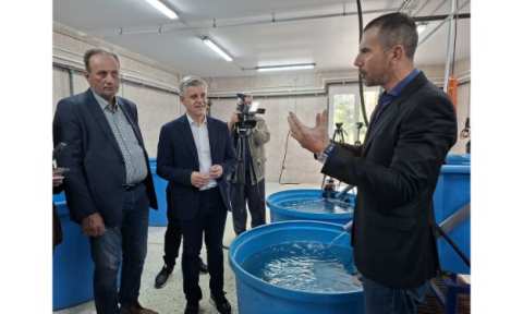 &Epsilon;&pi;ί&sigma;&kappa;&epsilon;&psi;&eta; &tau;&omicron;&upsilon; &Alpha;&nu;&tau;&iota;&pi;&epsilon;&rho;&iota;&phi;&epsilon;&rho;&epsilon;&iota;ά&rho;&chi;&eta; &Theta;&epsilon;&sigma;&sigma;&alpha;&lambda;&omicron;&nu;ί&kappa;&eta;&sigmaf;, &Kappa;ώ&sigma;&tau;&alpha; &Gamma;&iota;&omicron;&upsilon;&tau;ί&kappa;&alpha;, &sigma;&tau;&omicron;&nu; &pi;&rho;ώ&tau;&omicron; &Omicron;&sigma;&tau;&rho;&alpha;&kappa;&omicron;&gamma;&epsilon;&nu;&nu;&eta;&tau;&iota;&kappa;ό &Sigma;&tau;&alpha;&theta;&mu;ό &sigma;&tau;&eta;&nu; &Epsilon;&lambda;&lambda;ά&delta;&alpha;