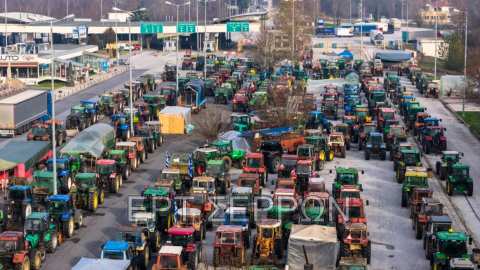 &Mu;&pi;&lambda;ό&kappa;&omicron; &Pi;&rho;&omicron;&mu;&alpha;&chi;ώ&nu;&alpha;: &Mu;&eta;&chi;&alpha;&nu;&omicron;&kappa;ί&nu;&eta;&tau;&eta; &pi;&omicron;&rho;&epsilon;ί&alpha; &mu;&epsilon; &tau;&alpha; &tau;&rho;&alpha;&kappa;&tau;έ&rho; &mu;έ&sigma;&alpha; &sigma;&tau;&eta;&nu; &pi;ό&lambda;&eta; &tau;&omega;&nu; &Sigma;&epsilon;&rho;&rho;ώ&nu; &omicron;&iota; &alpha;&gamma;&rho;ό&tau;&epsilon;&sigmaf;