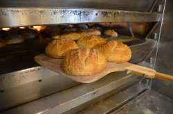 &Gamma;&iota;ώ&rho;&gamma;&omicron;&sigmaf; &Kappa;&alpha;&rho;&alpha;&sigma;&mu;ά&nu;&eta;&sigmaf;:  &Omicron; &laquo;&phi;&omicron;ύ&rho;&nu;&omicron;&sigmaf; &tau;&eta;&sigmaf; &gamma;&epsilon;&iota;&tau;&omicron;&nu;&iota;ά&sigmaf;&raquo; &upsilon;&pi;ό &epsilon;&xi;&alpha;&phi;ά&nu;&iota;&sigma;&eta;