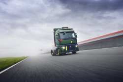 Renault Trucks T 01 Racing: &Eta; &nu;έ&alpha; &epsilon;&iota;&delta;&iota;&kappa;ή έ&kappa;&delta;&omicron;&sigma;&eta; &sigma;&tau;&alpha; &mu;&epsilon;&tau;&alpha;&chi;&epsilon;&iota;&rho;&iota;&sigma;&mu;έ&nu;&alpha; &phi;&omicron;&rho;&tau;&eta;&gamma;ά