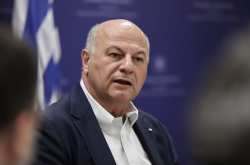 &Tau;&sigma;&iota;ά&rho;&alpha;&sigmaf;: &Eta; &pi;&rho;&omicron;&sigma;&chi;&eta;&mu;&alpha;&tau;&iota;&kappa;ή ά&rho;&nu;&eta;&sigma;&eta; &sigma;&tau;&omicron;&nu; &delta;&iota;ά&lambda;&omicron;&gamma;&omicron; &delta;&epsilon;&nu; &sigma;&upsilon;&nu;&epsilon;&iota;&sigma;&phi;έ&rho;&epsilon;&iota; &sigma;&tau;&eta;&nu; &epsilon;&pi;ί&lambda;&upsilon;&sigma;&eta; &tau;&omega;&nu; &alpha;&gamma;&rho;&omicron;&tau;&iota;&kappa;ώ&nu; &pi;&rho;&omicron;&beta;&lambda;&eta;&mu;ά&tau;&omega;&nu; &kappa;&alpha;&iota; &kappa;&rho;ί&nu;&epsilon;&tau;&alpha;&iota; &alpha;&pi;ό &tau;&omicron;&upsilon;&sigmaf; &pi;&omicron;&lambda;ί&tau;&epsilon;&sigmaf;