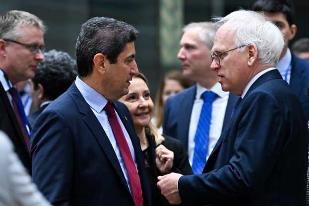 &Kappa;&lambda;&iota;&mu;&alpha;&tau;&iota;&kappa;ή &kappa;&rho;ί&sigma;&eta;: &Omicron;&iota; &tau;&rho;&epsilon;&iota;&sigmaf; ά&xi;&omicron;&nu;&epsilon;&sigmaf; &tau;&eta;&sigmaf; &pi;&rho;ό&tau;&alpha;&sigma;&eta;&sigmaf; &Alpha;&upsilon;&gamma;&epsilon;&nu;ά&kappa;&eta; &gamma;&iota;&alpha; &tau;&eta; &delta;&eta;&mu;&iota;&omicron;&upsilon;&rho;&gamma;ί&alpha;, &alpha;&pi;ό &tau;&eta;&nu; &Epsilon;&Epsilon;, &sigma;&tau;&alpha;&theta;&epsilon;&rho;&omicron;ύ &theta;&epsilon;&sigma;&mu;&iota;&kappa;&omicron;ύ &pi;&lambda;&alpha;&iota;&sigma;ί&omicron;&upsilon; &sigma;&tau;ή&rho;&iota;&xi;&eta;&sigmaf; &tau;&eta;&sigmaf; &pi;&rho;&omega;&tau;&omicron;&gamma;&epsilon;&nu;&omicron;ύ&sigmaf; &pi;&alpha;&rho;&alpha;&gamma;&omega;&gamma;ή&sigmaf;