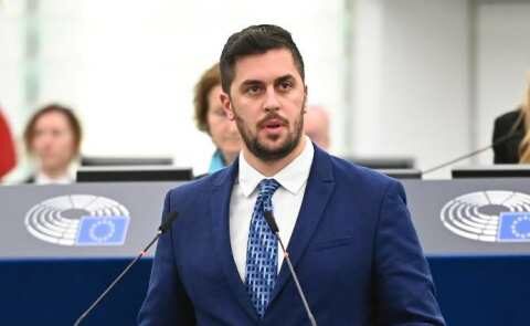"&Alpha;&pi;&alpha;ί&tau;&eta;&sigma;&eta; &gamma;&iota;&alpha; ά&mu;&epsilon;&sigma;&eta; &pi;&alpha;ύ&sigma;&eta; &tau;&omega;&nu; &pi;&lambda;&epsilon;&iota;&sigma;&tau;&eta;&rho;&iota;&alpha;&sigma;&mu;ώ&nu; &sigma;&tau;&eta;&nu; &Epsilon;&lambda;&lambda;ά&delta;&alpha;" - &Epsilon;&rho;ώ&tau;&eta;&sigma;&eta; &Epsilon;&mu;&mu;&alpha;&nu;&omicron;&upsilon;ή&lambda; &Phi;&rho;ά&gamma;&kappa;&omicron;&upsilon; &sigma;&tau;&eta;&nu; &Epsilon;&Epsilon;