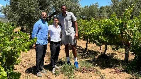 &Sigma;&tau;&eta;&nu; &omicron;&iota;&kappa;&omicron;&gamma;έ&nu;&epsilon;&iota;&alpha; &Alpha;&nu;&tau;&epsilon;&tau;&omicron;&kappa;&omicron;ύ&nu;&mu;&pi;&omicron; &kappa;&alpha;&iota; &tau;&eta;&nu; PREMIA Properties &pi;&epsilon;&rho;&nu;ά &tau;&omicron; Village Cinema &Rho;έ&nu;&tau;&eta;