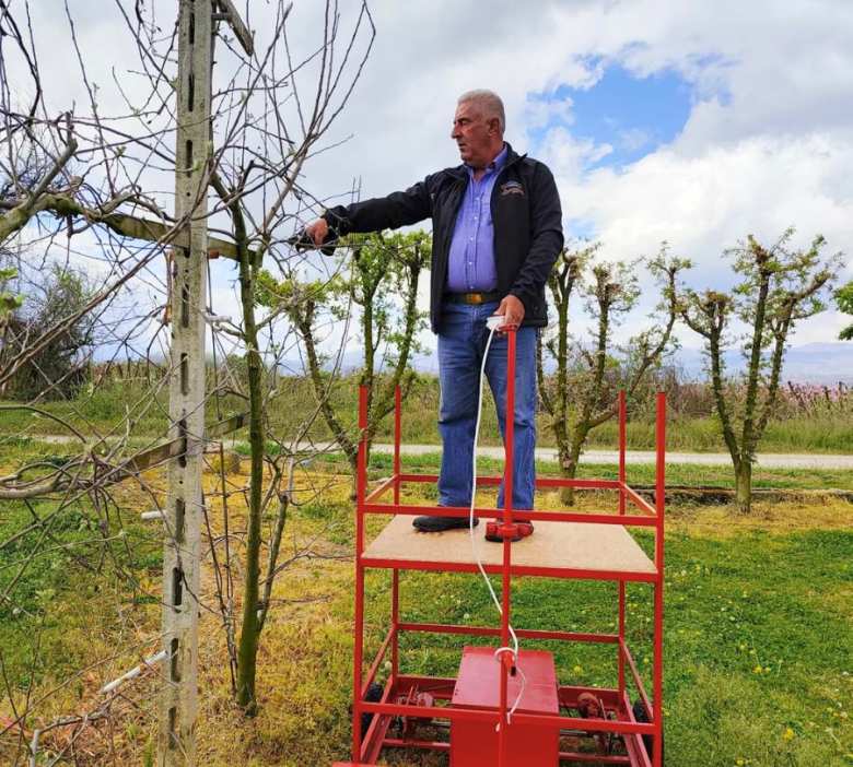 &Tau;έ&lambda;&omicron;&sigmaf; &eta; &sigma;&kappa;ά&lambda;&alpha; &sigma;&tau;&omicron; &kappa;&lambda;ά&delta;&epsilon;&mu;&alpha; &delta;έ&nu;&tau;&rho;&omega;&nu; - &Alpha;&gamma;&rho;ό&tau;&eta;&sigmaf; έ&phi;&tau;&iota;&alpha;&xi;&epsilon; &pi;&alpha;&tau;έ&nu;&tau;&alpha; &pi;&omicron;&upsilon; &kappa;&iota;&nu;&epsilon;ί&tau;&alpha;&iota; &mu;&epsilon; &eta;&lambda;&epsilon;&kappa;&tau;&rho;&iota;&kappa;ή &mu;&pi;&alpha;&tau;&alpha;&rho;ί&alpha;! (&Beta;ί&nu;&tau;&epsilon;&omicron;)