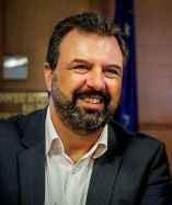 &Sigma;&tau;. &Alpha;&rho;&alpha;&chi;&omega;&beta;ί&tau;&eta;&sigmaf;: &laquo;&Omicron;&iota; &pi;&rho;&omicron;&tau;ά&sigma;&epsilon;&iota;&sigmaf; &mu;&alpha;&sigmaf; &tau;ώ&rho;&alpha; &delta;&iota;&kappa;&alpha;&iota;ώ&nu;&omicron;&nu;&tau;&alpha;&iota;&raquo;