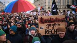 &Kappa;&omicron;&rho;&upsilon;&phi;ώ&nu;&omicron;&nu;&tau;&alpha;&iota; &sigma;&tau;&eta;&nu; &Gamma;&epsilon;&rho;&mu;&alpha;&nu;ί&alpha; &omicron;&iota; &alpha;&gamma;&rho;&omicron;&tau;&iota;&kappa;έ&sigmaf; &kappa;&iota;&nu;&eta;&tau;&omicron;&pi;&omicron;&iota;ή&sigma;&epsilon;&iota;&sigmaf; &mu;&epsilon; &tau;&omicron; &sigma;&upsilon;&lambda;&lambda;&alpha;&lambda;&eta;&tau;ή&rho;&iota;&omicron; &sigma;&tau;&omicron; &Beta;&epsilon;&rho;&omicron;&lambda;ί&nu;&omicron; - &Alpha;&mu;&epsilon;&tau;&alpha;&kappa;ί&nu;&eta;&tau;&eta; &eta; &kappa;&upsilon;&beta;έ&rho;&nu;&eta;&sigma;&eta;