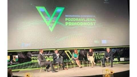 &Eta; &Beta;&epsilon;&lambda;έ&nu;&iota;&epsilon; &upsilon;&pi;&epsilon;&rho;&alpha;&sigma;&pi;ί&zeta;&epsilon;&tau;&alpha;&iota; &tau;&eta; &beta;&iota;&omega;&sigma;&iota;&mu;ό&tau;&eta;&tau;&alpha; &mu;&epsilon; έ&nu;&alpha; &kappa;&alpha;&lambda;&omicron;&kappa;&alpha;ί&rho;&iota; &pi;&rho;ά&sigma;&iota;&nu;&omega;&nu; &epsilon;&kappa;&delta;&eta;&lambda;ώ&sigma;&epsilon;&omega;&nu;