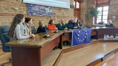 &Omicron;&iota; &mu;&alpha;&theta;&eta;&tau;έ&sigmaf; &tau;&omicron;&upsilon; &Pi;&rho;&omicron;&gamma;&rho;ά&mu;&mu;&alpha;&tau;&omicron;&sigmaf; ERASMUS + "Stepping into Sustainability: Tourism!" &sigma;&tau;&omicron; &Delta;&eta;&mu;&alpha;&rho;&chi;&epsilon;ί&omicron; &Beta;έ&rho;&omicron;&iota;&alpha;&sigmaf;