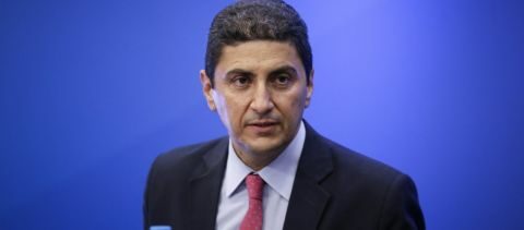 &Kappa;&alpha;&tau;&alpha;&gamma;&gamma;&epsilon;&lambda;ί&alpha; &sigma;&tau;&eta;&nu; UEFA έ&kappa;&alpha;&nu;&epsilon; &omicron; &Lambda;. &Alpha;&upsilon;&gamma;&epsilon;&nu;ά&kappa;&eta;&sigmaf;