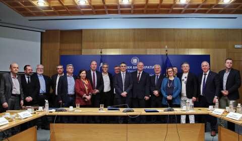 &Kappa;ώ&sigma;&tau;&alpha;&sigmaf; &Tau;&sigma;&iota;ά&rho;&alpha;&sigmaf;: &Mu;&epsilon; &sigma;&chi;έ&delta;&iota;&omicron; &kappa;&alpha;&iota; &sigma;&upsilon;&nu;έ&pi;&epsilon;&iota;&alpha; &theta;&omega;&rho;&alpha;&kappa;ί&zeta;&omicron;&upsilon;&mu;&epsilon; &kappa;&alpha;&iota; &delta;ί&nu;&omicron;&upsilon;&mu;&epsilon;  &pi;&rho;&omicron;&sigma;&tau;&iota;&theta;έ&mu;&epsilon;&nu;&eta; &alpha;&xi;ί&alpha; &sigma;&tau;&eta;&nu; &alpha;&gamma;&rho;&omicron;&tau;&iota;&kappa;ή &pi;&alpha;&rho;&alpha;&gamma;&omega;&gamma;ή