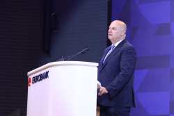 &Tau;&sigma;&iota;ά&rho;&alpha;&sigmaf;: &Eta; &alpha;&gamma;&rho;&omicron;&delta;&iota;&alpha;&tau;&rho;&omicron;&phi;&iota;&kappa;ή &epsilon;&xi;&omega;&sigma;&tau;&rho;έ&phi;&epsilon;&iota;&alpha; &alpha;&pi;&omicron;&tau;&epsilon;&lambda;&epsilon;ί &epsilon;&theta;&nu;&iota;&kappa;ή &epsilon;&pi;&iota;&lambda;&omicron;&gamma;ή &kappa;&alpha;&iota; &sigma;&tau;&rho;&alpha;&tau;&eta;&gamma;&iota;&kappa;ή &epsilon;&pi;έ&nu;&delta;&upsilon;&sigma;&eta;