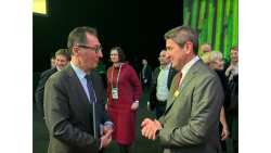 &Upsilon;&Pi;&Alpha;&Alpha;&Tau;: &Omicron;&iota; &Gamma;&epsilon;&rho;&mu;&alpha;&nu;&omicron;ί &alpha;&gamma;&omega;&nu;ί&zeta;&omicron;&nu;&tau;&alpha;&iota; &nu;&alpha; &pi;&epsilon;&tau;ύ&chi;&omicron;&upsilon;&nu; &alpha;&upsilon;&tau;ά &pi;&omicron;&upsilon; &eta; &Nu;&Delta; έ&chi;&epsilon;&iota; &epsilon;&phi;&alpha;&rho;&mu;ό&sigma;&epsilon;&iota;: &Mu;&epsilon;ί&omega;&sigma;&eta; &Phi;&Pi;&Alpha;, &epsilon;&pi;&iota;&sigma;&tau;&rho;&omicron;&phi;ή &Epsilon;&Phi;&Kappa; &sigma;&tau;&omicron; &pi;&epsilon;&tau;&rho;έ&lambda;&alpha;&iota;&omicron; &amp; &mu;&epsilon;&iota;&omega;&mu;έ&nu;&eta; &phi;&omicron;&rho;&omicron;&lambda;&omicron;&gamma;ί&alpha;