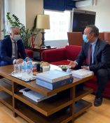 &Tau;&eta; &sigma;&tau;ή&rho;&iota;&xi;&eta; &tau;&omicron;&upsilon; &pi;&lambda;&eta;&tau;&tau;ό&mu;&epsilon;&nu;&omicron;&upsilon; &delta;&iota;&kappa;&eta;&gamma;&omicron;&rho;&iota;&kappa;&omicron;ύ &kappa;&lambda;ά&delta;&omicron;&upsilon; &zeta;ή&tau;&eta;&sigma;&epsilon; &omicron; &Lambda;ά&zeta;&alpha;&rho;&omicron;&sigmaf; &Tau;&sigma;&alpha;&beta;&delta;&alpha;&rho;ί&delta;&eta;&sigmaf; &sigma;&epsilon; &sigma;&upsilon;&nu;&alpha;&nu;&tau;ή&sigma;&epsilon;&iota;&sigmaf; &tau;&omicron;&upsilon; &mu;&epsilon; &tau;&omicron;&upsilon;&sigmaf; &Upsilon;&pi;&omicron;&upsilon;&rho;&gamma;&omicron;ύ&sigmaf; &Omicron;&iota;&kappa;&omicron;&nu;&omicron;&mu;&iota;&kappa;ώ&nu;, &Delta;&iota;&kappa;&alpha;&iota;&omicron;&sigma;ύ&nu;&eta;&sigmaf; &kappa;&alpha;&iota; &Epsilon;&rho;&gamma;&alpha;&sigma;ί&alpha;&sigmaf;