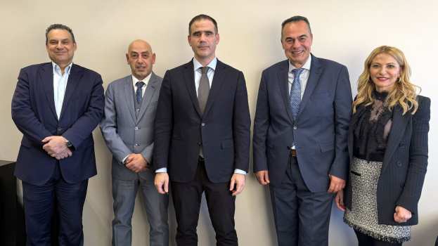 &Alpha;&pi;ό&lambda;&lambda;&omega;&nu; &Alpha;&Epsilon;, &tau;&omicron;&upsilon; &Omicron;&mu;ί&lambda;&omicron;&upsilon; &Epsilon;&pi;&iota;&chi;&epsilon;&iota;&rho;ή&sigma;&epsilon;&omega;&nu; &Sigma;&alpha;&rho;&alpha;&kappa;ά&kappa;&eta; &kappa;&alpha;&iota; DIN AGENTS: &Eta; &Sigma;&upsilon;&nu;&epsilon;&rho;&gamma;&alpha;&sigma;ί&alpha; &pi;&omicron;&upsilon; &alpha;&lambda;&lambda;ά&zeta;&epsilon;&iota; &tau;&alpha; &delta;&epsilon;&delta;&omicron;&mu;έ&nu;&alpha; &sigma;&tau;&eta;&nu; &Alpha;&sigma;&phi;&alpha;&lambda;&iota;&sigma;&tau;&iota;&kappa;ή &Alpha;&gamma;&omicron;&rho;ά