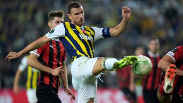 &Sigma;&tau;&eta;&nu; &Chi;ά&iota;&nu;&tau;&omicron;&upsilon;&kappa; &Sigma;&pi;&lambda;&iota;&tau; &upsilon;&pi;&omicron;&gamma;&rho;ά&phi;&epsilon;&iota; &omicron; &Tau;&zeta;έ&kappa;&omicron;