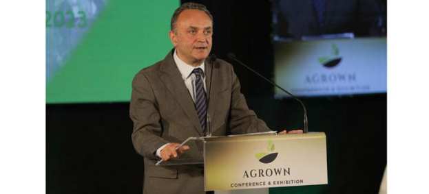 &Sigma;&tau;. &Kappa;&epsilon;&lambda;έ&tau;&sigma;&eta;&sigmaf;: &Eta; &alpha;&upsilon;&tau;ά&rho;&kappa;&epsilon;&iota;&alpha; &kappa;&alpha;&iota; &eta; &alpha;&nu;&tau;&alpha;&gamma;&omega;&nu;&iota;&sigma;&tau;&iota;&kappa;ό&tau;&eta;&tau;&alpha; &tau;&omega;&nu; &alpha;&gamma;&rho;&omicron;&tau;&iota;&kappa;ώ&nu; &pi;&rho;&omicron;ϊό&nu;&tau;&omega;&nu; &tau;&alpha; &delta;ύ&omicron; &alpha;&pi;ό &tau;&alpha; &beta;&alpha;&sigma;&iota;&kappa;ό&tau;&epsilon;&rho;&alpha; &zeta;&eta;&tau;ή&mu;&alpha;&tau;&alpha; &gamma;&iota;&alpha; &tau;&eta;&nu; &epsilon;&lambda;&lambda;&eta;&nu;&iota;&kappa;ή &gamma;&epsilon;&omega;&rho;&gamma;ί&alpha; &kappa;&alpha;&iota; &kappa;&tau;&eta;&nu;&omicron;&tau;&rho;&omicron;&phi;ί&alpha;