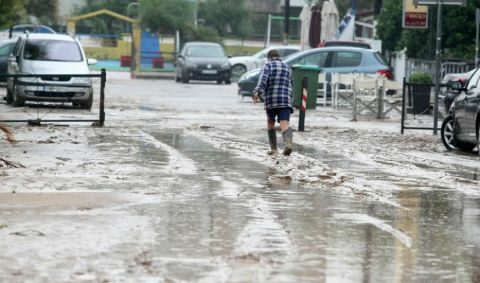 &Theta;&epsilon;&sigma;&sigma;&alpha;&lambda;&omicron;&nu;ί&kappa;&eta;: &Epsilon;&pi;ί &pi;&omicron;&delta;ό&sigmaf; &omicron;&iota; &Alpha;&rho;&chi;έ&sigmaf; &mu;&epsilon;&tau;ά &tau;&eta;&nu; &kappa;&alpha;&kappa;&omicron;&kappa;&alpha;&iota;&rho;ί&alpha; - &Epsilon;&nu;&nu;έ&alpha; &delta;&iota;&alpha;&sigma;ώ&sigma;&epsilon;&iota;&sigmaf; &alpha;&pi;ό &tau;&eta;&nu; &Pi;&upsilon;&rho;&omicron;&sigma;&beta;&epsilon;&sigma;&tau;&iota;&kappa;ή