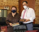 &Sigma;&upsilon;&nu;ά&nu;&tau;&eta;&sigma;&eta; &tau;&eta;&sigmaf; &Upsilon;&pi;&omicron;&upsilon;&rho;&gamma;&omicron;ύ &Pi;&omicron;&lambda;&iota;&tau;&iota;&sigma;&mu;&omicron;ύ, &kappa;. &Lambda;ί&nu;&alpha;&sigmaf; &Mu;&epsilon;&nu;&delta;ώ&nu;&eta; &mu;&epsilon; &tau;&omicron;&nu; &Delta;ή&mu;&alpha;&rho;&chi;&omicron; &Beta;έ&rho;&omicron;&iota;&alpha;&sigmaf; &kappa;. &Kappa;&omega;&nu;&sigma;&tau;&alpha;&nu;&tau;ί&nu;&omicron; &Beta;&omicron;&rho;&gamma;&iota;&alpha;&zeta;ί&delta;&eta;