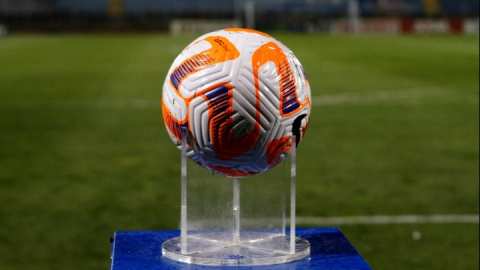 &Sigma;&tau;&omicron; &Beta;ό&lambda;&omicron; &eta; &laquo;&Alpha;&upsilon;&lambda;&alpha;ί&alpha;&raquo; &tau;&eta;&sigmaf; Super League