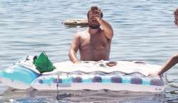 &Iota;&tau;&alpha;&lambda;ί&alpha;: &Iota;&epsilon;&rho;έ&alpha;&sigmaf; &mu;&epsilon; &mu;&alpha;&gamma;&iota;ό &lambda;&epsilon;&iota;&tau;&omicron;ύ&rho;&gamma;&eta;&sigma;&epsilon; &mu;έ&sigma;&alpha; &sigma;&tau;&eta; &theta;ά&lambda;&alpha;&sigma;&sigma;&alpha; &ndash; &Alpha;&nu;&tau;&iota;&kappa;&alpha;&tau;έ&sigma;&tau;&eta;&sigma;&epsilon; &tau;&eta;&nu; &Alpha;&gamma;ί&alpha; &Tau;&rho;ά&pi;&epsilon;&zeta;&alpha; &mu;&epsilon; &sigma;&tau;&rho;ώ&mu;&alpha;