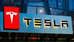 &Eta; Tesla &alpha;&pi;&omicron;&kappa;&alpha;&lambda;ύ&pi;&tau;&epsilon;&iota; &tau;&eta;&nu; &epsilon;&pi;ό&mu;&epsilon;&nu;&eta; &gamma;&epsilon;&nu;&iota;ά &tau;&omicron;&upsilon; &alpha;&nu;&theta;&rho;&omega;&pi;&omicron;&epsilon;&iota;&delta;&omicron;ύ&sigmaf; &rho;&omicron;&mu;&pi;ό&tau; &tau;&eta;&sigmaf; - &Tau;έ&lambda;&omicron;&sigmaf; &sigma;&epsilon; &kappa;ά&pi;&omicron;&iota;&epsilon;&sigmaf; &alpha;&nu;&theta;&rho;ώ&pi;&iota;&nu;&epsilon;&sigmaf; &epsilon;&rho;&gamma;&alpha;&sigma;ί&epsilon;&sigmaf;