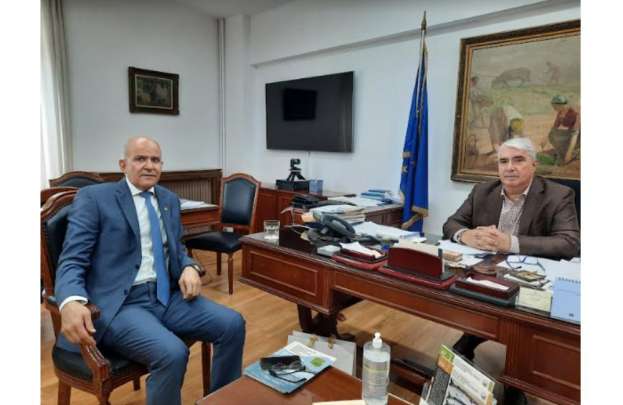 &Sigma;&upsilon;&nu;ά&nu;&tau;&eta;&sigma;&eta; &Sigma;ί&mu;&omicron;&upsilon; &Kappa;&epsilon;&delta;ί&kappa;&omicron;&gamma;&lambda;&omicron;&upsilon; &mu;&epsilon; &tau;&omicron;&nu; &Pi;&rho;έ&sigma;&beta;&eta; &tau;&omicron;&upsilon; &Beta;&alpha;&sigma;&iota;&lambda;&epsilon;ί&omicron;&upsilon; &Sigma;&alpha;&omicron;&upsilon;&delta;&iota;&kappa;ή&sigmaf; &Alpha;&rho;&alpha;&beta;ί&alpha;&sigmaf; &sigma;&tau;&eta;&nu; &Epsilon;&lambda;&lambda;ά&delta;&alpha;