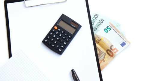 &Alpha;&gamma;&rho;ό&tau;&epsilon;&sigmaf; &kappa;&alpha;&iota; &epsilon;&lambda;&epsilon;ύ&theta;&epsilon;&rho;&omicron;&iota; &epsilon;&pi;&alpha;&gamma;&gamma;&epsilon;&lambda;&mu;&alpha;&tau;ί&epsilon;&sigmaf;: &Omicron;&iota; &nu;έ&epsilon;&sigmaf; &alpha;&sigma;&phi;&alpha;&lambda;&iota;&sigma;&tau;&iota;&kappa;έ&sigmaf; &epsilon;&iota;&sigma;&phi;&omicron;&rho;έ&sigmaf;