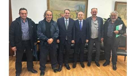 &Sigma;&upsilon;&nu;ά&nu;&tau;&eta;&sigma;&eta; &tau;&omicron;&upsilon; &beta;&omicron;&upsilon;&lambda;&epsilon;&upsilon;&tau;ή &Alpha;&iota;&tau;&omega;&lambda;&omicron;&alpha;&kappa;&alpha;&nu;&alpha;&rho;&nu;ί&alpha;&sigmaf; &tau;&eta;&sigmaf; &Nu;&Delta; &Theta;&alpha;&nu;ά&sigma;&eta; &Pi;&alpha;&pi;&alpha;&theta;&alpha;&nu;ά&sigma;&eta; &mu;&epsilon; &tau;&omicron;&nu; &Upsilon;&phi;&Alpha;&Alpha;&Tau; &Chi;&rho;ή&sigma;&tau;&omicron; &Kappa;έ&lambda;&lambda;&alpha; - &ldquo;&Delta;&iota;&alpha;&rho;&kappa;ώ&sigmaf; &sigma;&tau;&omicron; &pi;&lambda;&epsilon;&upsilon;&rho;ό &tau;&omega;&nu; &kappa;&tau;&eta;&nu;&omicron;&tau;&rho;ό&phi;&omega;&nu;&rdquo;