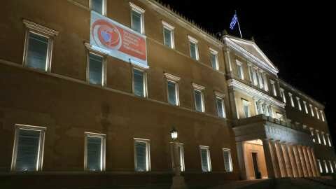 &laquo;&Pi;&alpha;&gamma;&kappa;ό&sigma;&mu;&iota;&alpha; &Eta;&mu;έ&rho;&alpha; &Kappa;&alpha;&rho;&delta;&iota;ά&sigmaf;&raquo; :  &Phi;&omega;&tau;&alpha;&gamma;ώ&gamma;&eta;&sigma;&eta; &Epsilon;&mu;&beta;&lambda;&eta;&mu;&alpha;&tau;&iota;&kappa;ώ&nu; &Sigma;&eta;&mu;&epsilon;ί&omega;&nu; &alpha;&pi;ό &tau;&omicron;&nu; &Pi;&alpha;&nu;&epsilon;&lambda;&lambda;ή&nu;&iota;&omicron; &Sigma;ύ&nu;&delta;&epsilon;&sigma;&mu;&omicron;  &Pi;&alpha;&sigma;&chi;ό&nu;&tau;&omega;&nu; &alpha;&pi;ό &Kappa;&alpha;&rho;&delta;&iota;&omicron;&pi;ά&theta;&epsilon;&iota;&epsilon;&sigmaf;