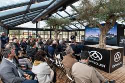 Maxus: Automotive Solutions &kappa;&alpha;&iota; Ό&mu;&iota;&lambda;&omicron;&sigmaf; &Epsilon;&pi;&iota;&chi;&epsilon;&iota;&rho;ή&sigma;&epsilon;&omega;&nu; &Sigma;&alpha;&rho;&alpha;&kappa;ά&kappa;&eta; &pi;&alpha;&rho;&omicron;&upsilon;&sigma;ί&alpha;&sigma;&alpha;&nu; &sigma;&tau;&eta;&nu; &epsilon;&lambda;&lambda;&eta;&nu;&iota;&kappa;ή &alpha;&gamma;&omicron;&rho;ά &tau;&eta;&nu; &pi;&lambda;ή&rho;&eta; &gamma;&kappa;ά&mu;&alpha; &epsilon;&lambda;&alpha;&phi;&rho;ώ&nu; &epsilon;&pi;&alpha;&gamma;&gamma;&epsilon;&lambda;&mu;&alpha;&tau;&iota;&kappa;ώ&nu; &omicron;&chi;&eta;&mu;ά&tau;&omega;&nu;