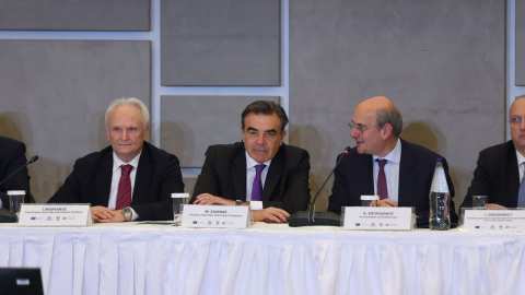 &Upsilon;&pi;&Alpha;&Alpha;&Tau;, &Mu;. &Sigma;&chi;&omicron;&iota;&nu;ά&sigmaf;: &Mu;έ&sigma;&alpha; &alpha;&pi;ό &tau;&omicron;&nu; &delta;&iota;ά&lambda;&omicron;&gamma;&omicron; &gamma;&iota;&alpha; &tau;&eta; &nu;έ&alpha; &Kappa;&Alpha;&Pi; &omicron;&iota;&kappa;&omicron;&delta;&omicron;&mu;&omicron;ύ&mu;&epsilon; έ&nu;&alpha; &nu;έ&omicron; &epsilon;&theta;&nu;&iota;&kappa;ό &sigma;&upsilon;&mu;&beta;ό&lambda;&alpha;&iota;&omicron; &gamma;&iota;&alpha; &tau;&eta;&nu; &epsilon;&pi;&alpha;&nu;&epsilon;&kappa;&kappa;ί&nu;&eta;&sigma;&eta; &tau;&omicron;&upsilon; &pi;&rho;&omega;&tau;&omicron;&gamma;&epsilon;&nu;&omicron;ύ&sigmaf; &tau;&omicron;&mu;έ&alpha;