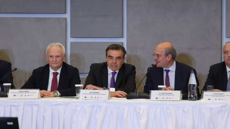 &Upsilon;&pi;&Alpha;&Alpha;&Tau;, &Mu;. &Sigma;&chi;&omicron;&iota;&nu;ά&sigmaf;: &Mu;έ&sigma;&alpha; &alpha;&pi;ό &tau;&omicron;&nu; &delta;&iota;ά&lambda;&omicron;&gamma;&omicron; &gamma;&iota;&alpha; &tau;&eta; &nu;έ&alpha; &Kappa;&Alpha;&Pi; &omicron;&iota;&kappa;&omicron;&delta;&omicron;&mu;&omicron;ύ&mu;&epsilon; έ&nu;&alpha; &nu;έ&omicron; &epsilon;&theta;&nu;&iota;&kappa;ό &sigma;&upsilon;&mu;&beta;ό&lambda;&alpha;&iota;&omicron; &gamma;&iota;&alpha; &tau;&eta;&nu; &epsilon;&pi;&alpha;&nu;&epsilon;&kappa;&kappa;ί&nu;&eta;&sigma;&eta; &tau;&omicron;&upsilon; &pi;&rho;&omega;&tau;&omicron;&gamma;&epsilon;&nu;&omicron;ύ&sigmaf; &tau;&omicron;&mu;έ&alpha;