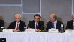 &Upsilon;&pi;&Alpha;&Alpha;&Tau;, &Mu;. &Sigma;&chi;&omicron;&iota;&nu;ά&sigmaf;: &Mu;έ&sigma;&alpha; &alpha;&pi;ό &tau;&omicron;&nu; &delta;&iota;ά&lambda;&omicron;&gamma;&omicron; &gamma;&iota;&alpha; &tau;&eta; &nu;έ&alpha; &Kappa;&Alpha;&Pi; &omicron;&iota;&kappa;&omicron;&delta;&omicron;&mu;&omicron;ύ&mu;&epsilon; έ&nu;&alpha; &nu;έ&omicron; &epsilon;&theta;&nu;&iota;&kappa;ό &sigma;&upsilon;&mu;&beta;ό&lambda;&alpha;&iota;&omicron; &gamma;&iota;&alpha; &tau;&eta;&nu; &epsilon;&pi;&alpha;&nu;&epsilon;&kappa;&kappa;ί&nu;&eta;&sigma;&eta; &tau;&omicron;&upsilon; &pi;&rho;&omega;&tau;&omicron;&gamma;&epsilon;&nu;&omicron;ύ&sigmaf; &tau;&omicron;&mu;έ&alpha;