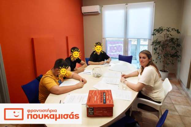 &laquo;&Kappa;ύ&rho;&iota;&epsilon;, &gamma;&iota;&alpha;&tau;ί &epsilon;&delta;ώ &kappa;ά&nu;&omicron;&upsilon;&mu;&epsilon; &mu;ά&theta;&eta;&mu;&alpha; &gamma;ύ&rho;&omega; &alpha;&pi;ό έ&nu;&alpha; &tau;&rho;&alpha;&pi;έ&zeta;&iota;;&raquo;