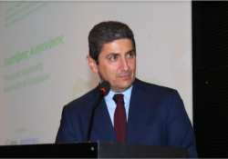 &Alpha;&upsilon;&gamma;&epsilon;&nu;ά&kappa;&eta;&sigmaf;: &Epsilon;&pi;&iota;&mu;έ&nu;&omicron;&upsilon;&mu;&epsilon; &sigma;&tau;&omicron;&nu; &delta;&iota;ά&lambda;&omicron;&gamma;&omicron;