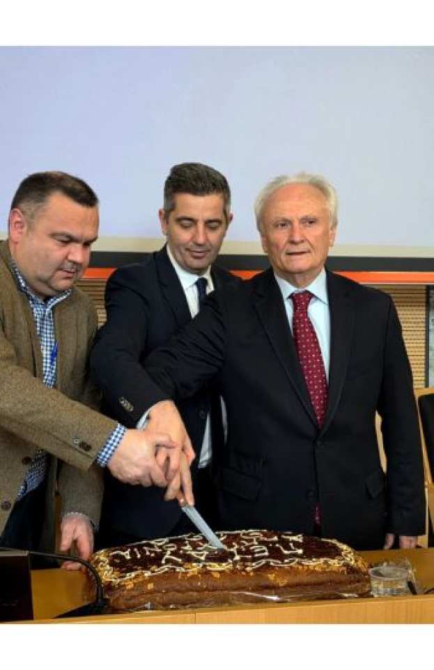 &Gamma;&iota;ά&nu;&nu;&eta;&sigmaf; &Alpha;&nu;&delta;&rho;&iota;&alpha;&nu;ό&sigmaf;: &Omicron;&iota; &gamma;&epsilon;&omega;&pi;ό&nu;&omicron;&iota; &tau;&omega;&nu; &delta;&eta;&mu;ό&sigma;&iota;&omega;&nu; &delta;&omicron;&mu;ώ&nu; &beta;&rho;ί&sigma;&kappa;&omicron;&nu;&tau;&alpha;&iota; &sigma;&tau;&eta;&nu; &pi;&rho;ώ&tau;&eta; &gamma;&rho;&alpha;&mu;&mu;ή &gamma;&iota;&alpha; &tau;&eta;&nu; &alpha;&gamma;&rho;&omicron;&tau;&iota;&kappa;ή &alpha;&nu;ά&pi;&tau;&upsilon;&xi;&eta;