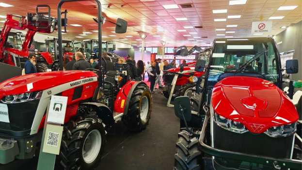 &Delta;&upsilon;&nu;&alpha;&mu;&iota;&kappa;ό &laquo;&pi;&alpha;&rho;ώ&nu;&raquo; &tau;&eta;&sigmaf; Massey Ferguson &sigma;&tau;&eta;&nu; Agrotica - &Epsilon;&nu;&tau;&upsilon;&pi;&omega;&sigma;ί&alpha;&sigma;&epsilon; &mu;&epsilon; &kappa;&alpha;&iota;&nu;&omicron;&tau;&omicron;&mu;ί&alpha; &kappa;&alpha;&iota; &iota;&sigma;&chi;ύ