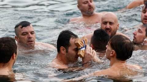 &Theta;&epsilon;&sigma;&sigma;&alpha;&lambda;&omicron;&nu;ί&kappa;&eta;: &Sigma;&tau;&eta;&nu; &Alpha;&rsquo; &pi;&rho;&omicron;&beta;&lambda;ή&tau;&alpha; &tau;&omicron;&upsilon; &lambda;&iota;&mu;&alpha;&nu;&iota;&omicron;ύ έ&pi;&epsilon;&iota;&tau;&alpha; &alpha;&pi;ό 60 &chi;&rho;ό&nu;&iota;&alpha; &omicron; &kappa;&alpha;&theta;&alpha;&gamma;&iota;&alpha;&sigma;&mu;ό&sigmaf; &tau;&omega;&nu; &upsilon;&delta;ά&tau;&omega;&nu;