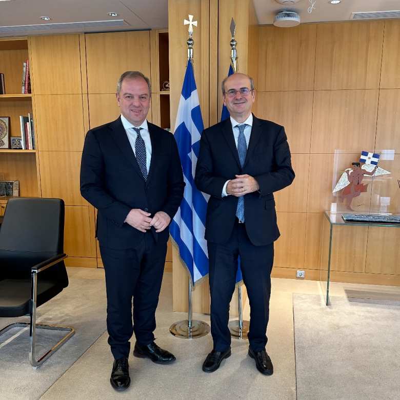 &Sigma;&tau;&alpha;&mu;&epsilon;&nu;ί&tau;&eta;&sigmaf;: &laquo;&Tau;&rho;&omicron;&pi;&omicron;&lambda;&omicron;&gamma;ί&alpha; &ndash; &lambda;ύ&sigma;&eta; &gamma;&iota;&alpha; &tau;&iota;&sigmaf; &epsilon;&pi;&iota;&delta;&omicron;&tau;ή&sigma;&epsilon;&iota;&sigmaf; &tau;&omicron;&upsilon; 2025 &sigma;&epsilon; &pi;&alpha;&rho;&alpha;&gamma;&omega;&gamma;&omicron;ύ&sigmaf; &mu;&epsilon; &pi;&rho;&omicron;&beta;&lambda;ή&mu;&alpha;&tau;&alpha; &iota;&delta;&iota;&omicron;&kappa;&tau;&eta;&sigma;&iota;&alpha;&kappa;&omicron;ύ &kappa;&alpha;&theta;&epsilon;&sigma;&tau;ώ&tau;&omicron;&sigmaf; &alpha;&gamma;&rho;&omicron;&tau;&epsilon;&mu;&alpha;&chi;ί&omega;&nu;&raquo;