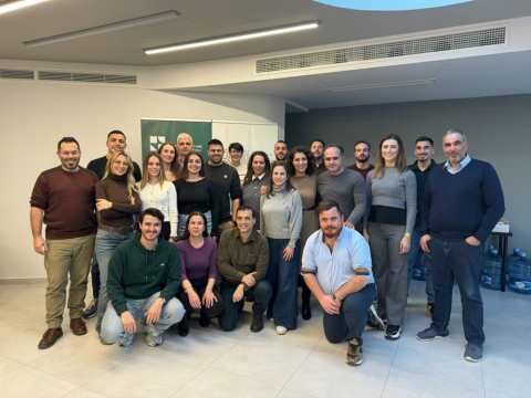 &Chi;&tau;ί&zeta;&omicron;&nu;&tau;&alpha;&sigmaf; &kappa;&alpha;&iota; &Delta;&omicron;&upsilon;&lambda;&epsilon;ύ&omicron;&nu;&tau;&alpha;&sigmaf; &mu;&epsilon; &tau;&eta;&nu; &Omicron;&mu;ά&delta;&alpha;:  &Omicron;&lambda;&omicron;&kappa;&lambda;&eta;&rho;ώ&theta;&eta;&kappa;&epsilon; &tau;&omicron; 3&omicron; &Epsilon;&kappa;&pi;&alpha;&iota;&delta;&epsilon;&upsilon;&tau;&iota;&kappa;ό &Tau;&rho;&iota;ή&mu;&epsilon;&rho;&omicron; Agrifood Leadership &sigma;&tau;&eta; &Chi;ί&omicron; &alpha;&pi;ό &tau;&eta; &Nu;έ&alpha; &Gamma;&epsilon;&omega;&rho;&gamma;ί&alpha; &Nu;έ&alpha; &Gamma;&epsilon;&nu;&iota;ά