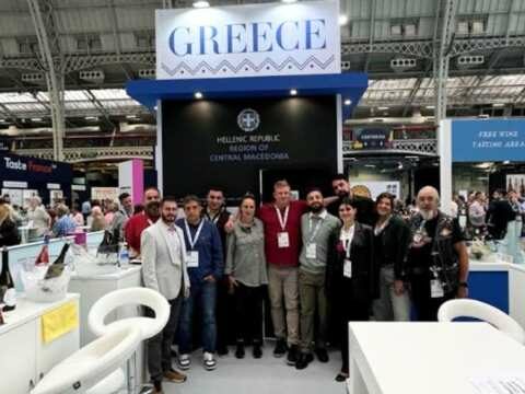 &Eta; &Pi;&epsilon;&rho;&iota;&phi;έ&rho;&epsilon;&iota;&alpha; &Kappa;&epsilon;&nu;&tau;&rho;&iota;&kappa;ή&sigmaf; &Mu;&alpha;&kappa;&epsilon;&delta;&omicron;&nu;ί&alpha;&sigmaf; &sigma;&tau;&eta;&nu; έ&kappa;&theta;&epsilon;&sigma;&eta; &kappa;&rho;&alpha;&sigma;&iota;&omicron;ύ London Wine Fair